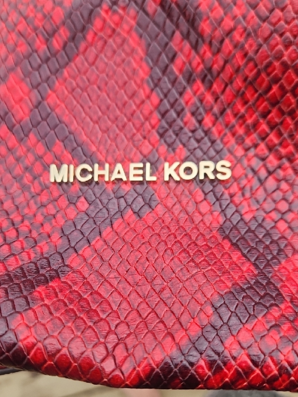 Michael Kors Daria Foldover Bag With Strap. Vibrant Red Snakeskin With Gold Logo - Picture 5 of 7